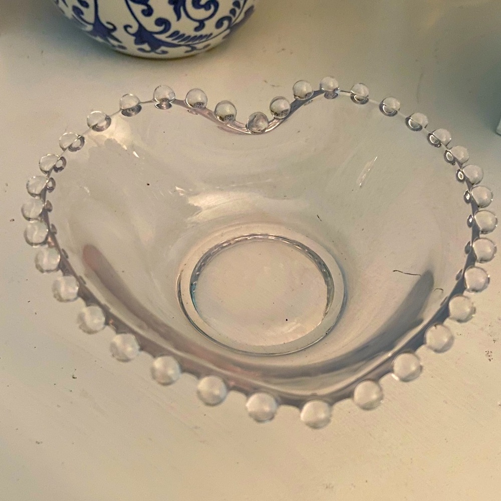 Vintage Heart-Bowl Candlewick Pattern 
I